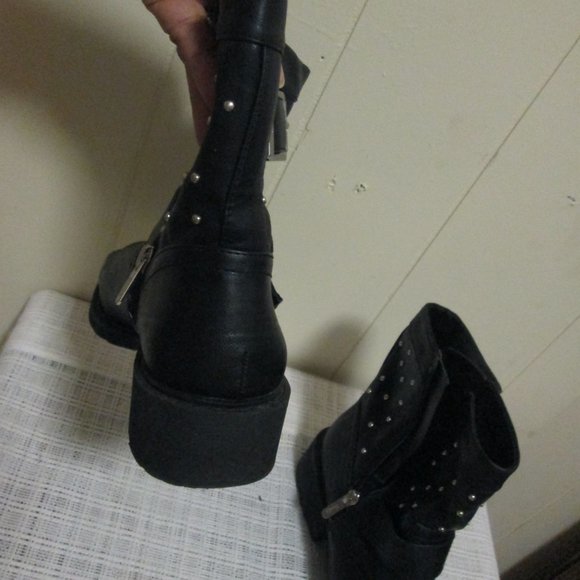 Circus Sam  DANNELLY  Booties Boots Ankle Studded Buckles, Size 8.5 - Picture 3 of 7
